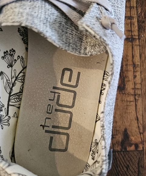 Hey Dude Shoes. SIZE 7 - Picture 2 of 4